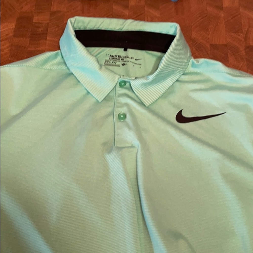 Nike men’s Dri fit golf polo!